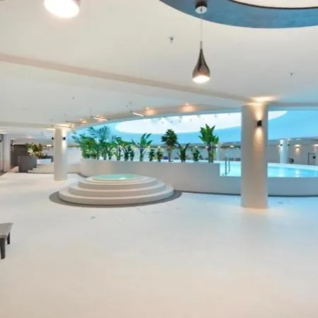 Hanza Tower Sunny 22 Pool & Daire
